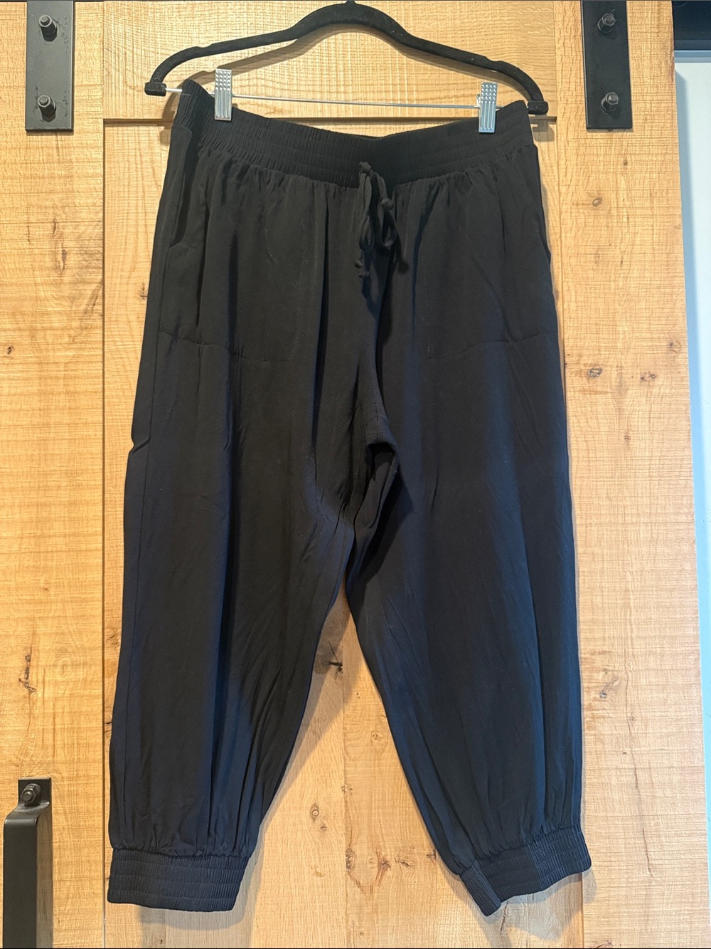 Hem & Thread Black Drawstring Cropped Joggers